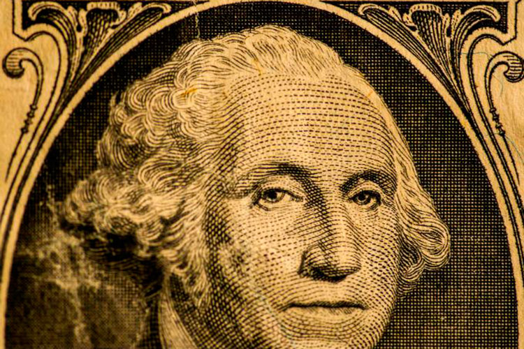Dólar toca su nivel más bajo en 2 meses