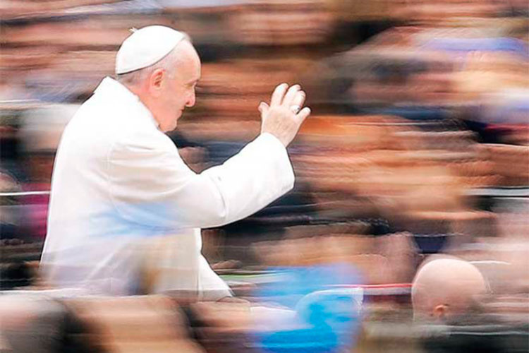 Vaticano protege la imagen papal