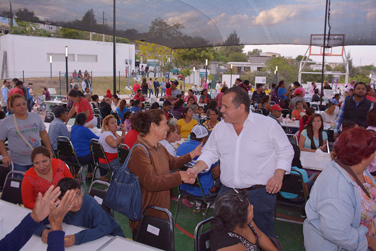 Festejan primer aniversario del CEDIF 8 con convivencia