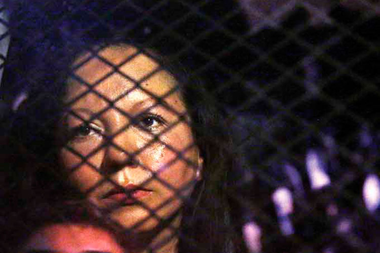 Deportan a migrante indultada por Obama