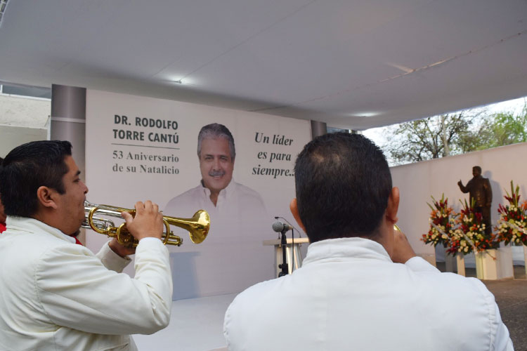 Recuerdan a Rodolfo con “Mujeres Divinas”; Políticos lo desaíran