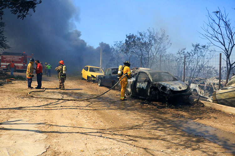 Rescatan a 60 familias de incendio en la Vamos Tamaulipas