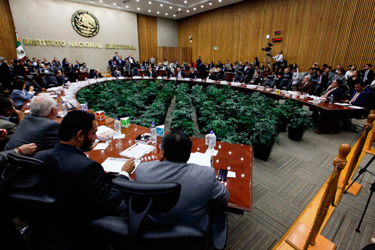 El INE casi triplicó el presupuesto para viajes al extranjero