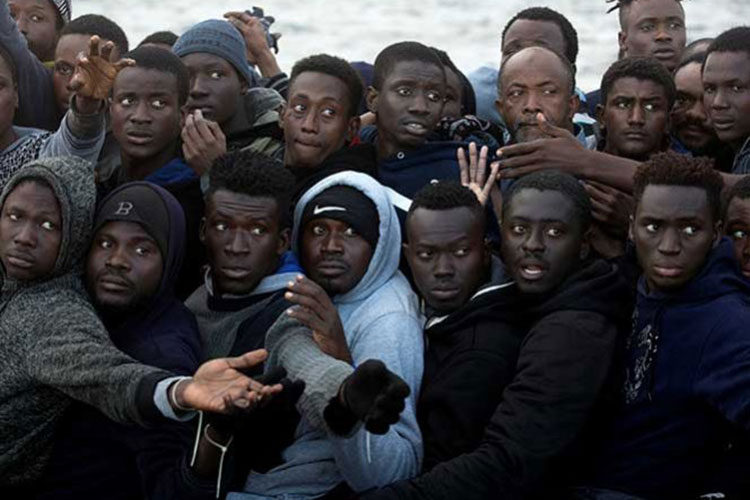 Rescatan a casi 3 mil inmigrantes en el Mediterráneo