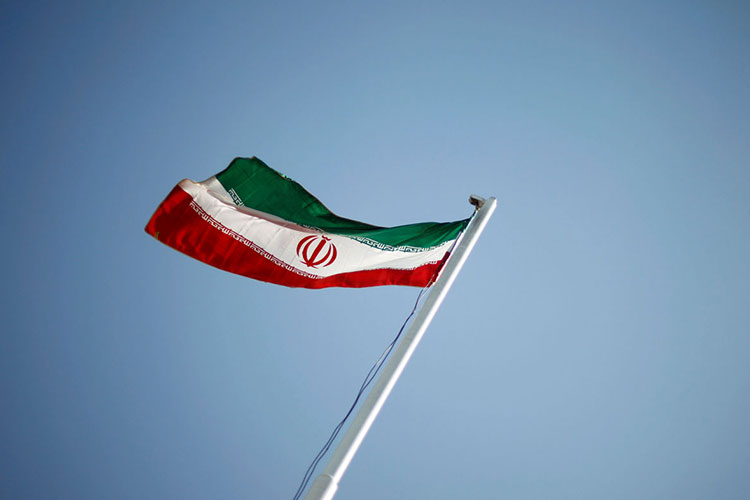 “Irán está jugando con fuego”, advierte Trump