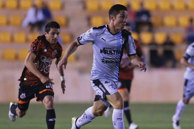 Benítez da victoria a Gallos de visita en Oaxaca