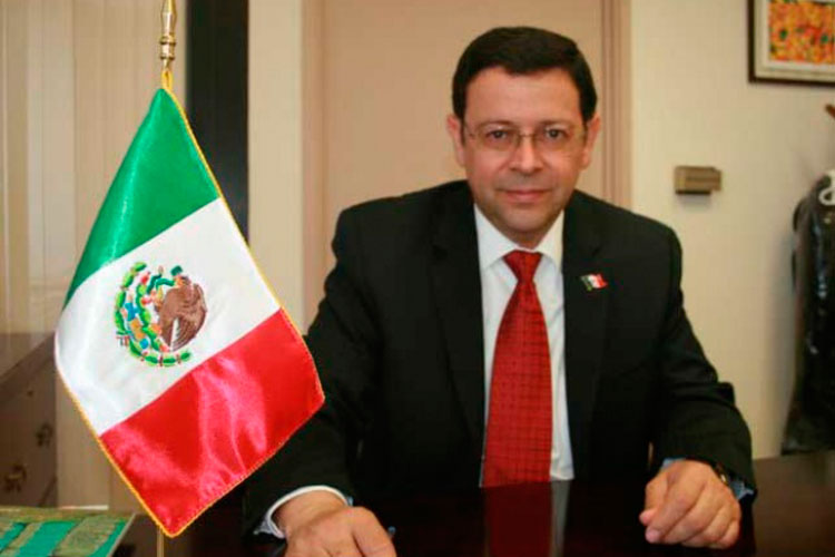 EPN nombra a titular del Instituto de los Mexicanos en el Exterior