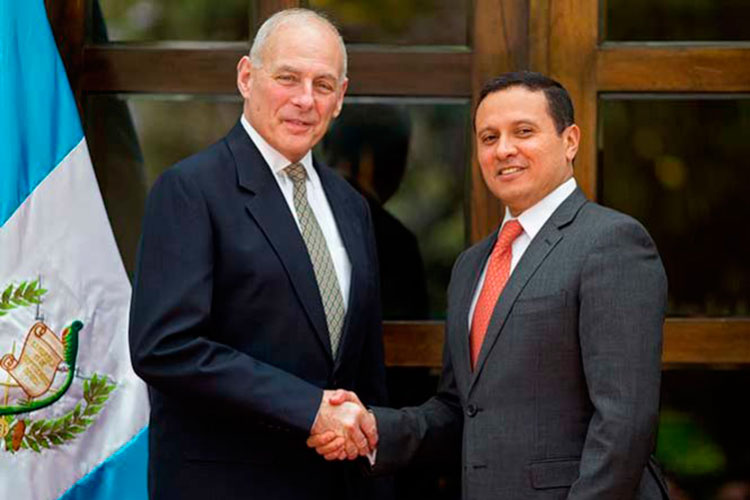 Kelly descarta deportaciones masivas