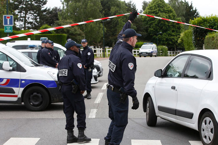 Arrestan en Francia a tres sospechosos de planear atentados