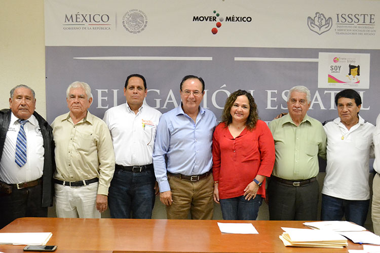 Entregan préstamos a pensionados y jubilados del ISSSTE