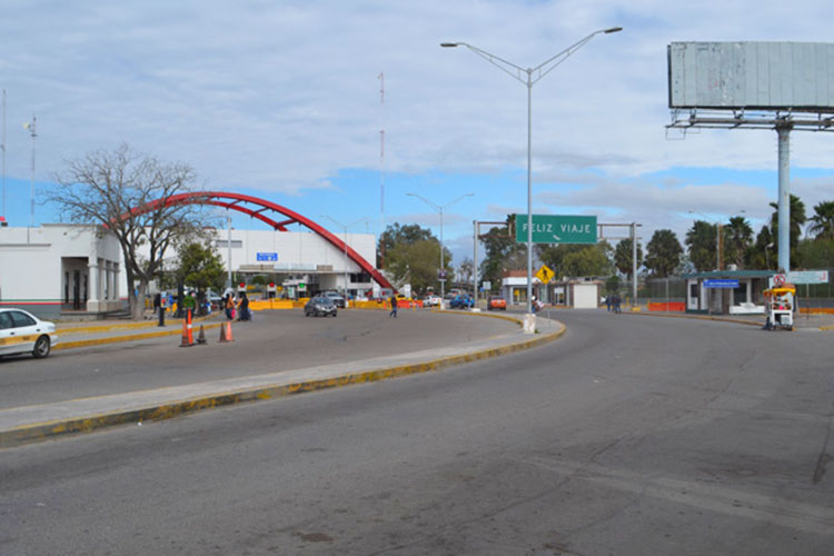 Puentes y tiendas se quedan vacías en la frontera de EU