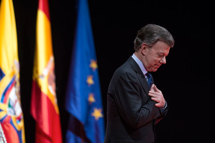 Santos pide investigar supuesto dinero de Odebrecht en su campaña