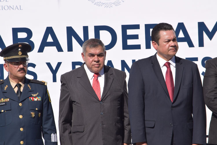 Vigilar escuelas desde C-4 es factible: López Castro