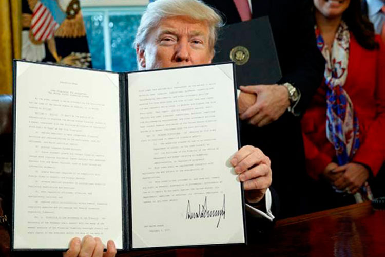 Trump firma orden para acabar con cárteles criminales en EU