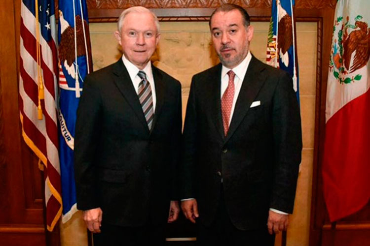 Cervantes Andrade y Jefferson B. Session abordan temas de seguridad binacional