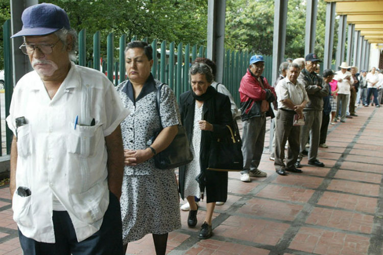 Una Tras Otra Adoptado de Egidio Torre contraerá nupcias