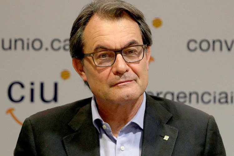Condenan a expresidente de Cataluña a dos años de inhabilitación
