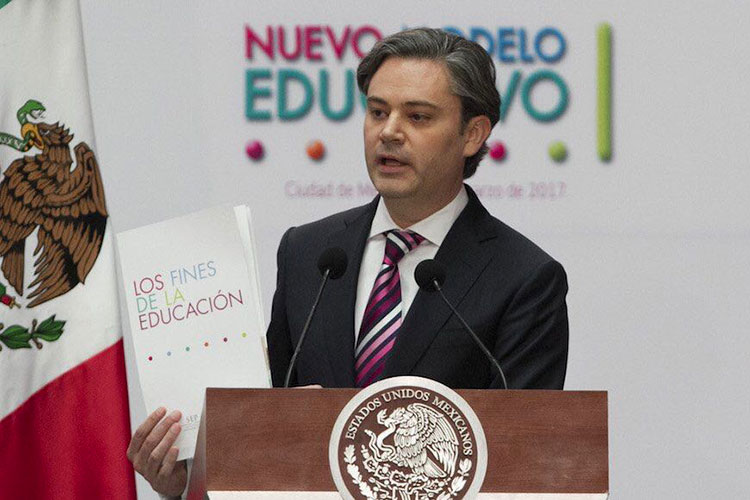 Iglesia ve en nuevo Modelo Educativo “ideologías perversas”