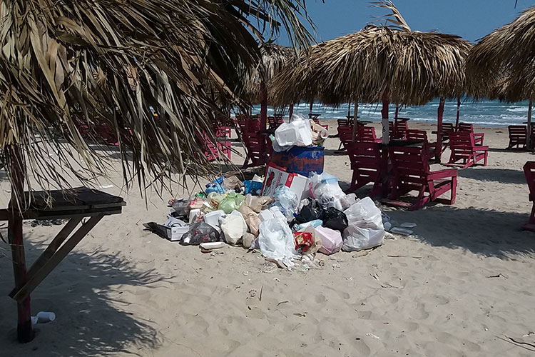 Turistas dejan gran cantidad de basura en playa Miramar