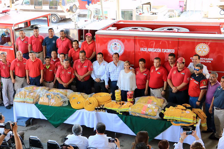 ‘Arman’ a Bomberos de Victoria con camión y equipo