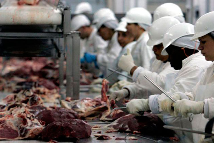 Crisis de carne cierra 21 firmas en Brasil