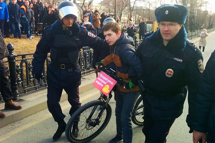 Más de 700 detenidos en Rusia por manifestarse sin permiso