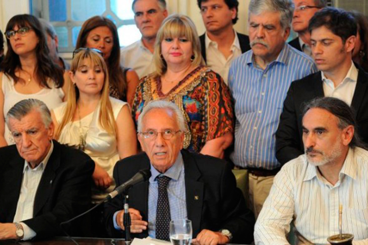 Diputados argentinos piden al ministro de Defensa explicar la compra de armas a EU