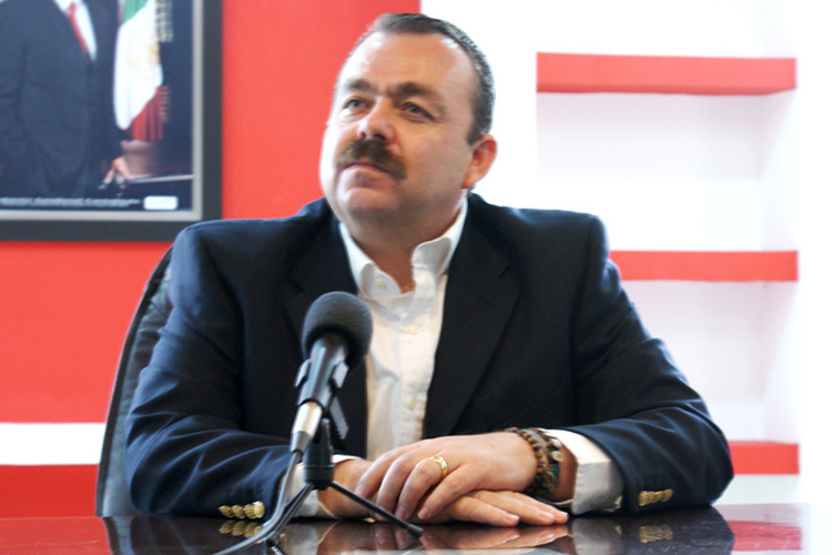 Sandoval se desmarca de Veytia; ‘no voy a encabezar su defensa’