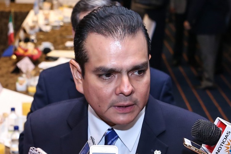 Obtiene Enrique Rivas $54 millones adicionales