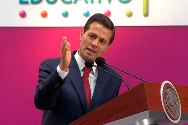 Peña Nieto llama a mexicanos a impulsar la ‘revolución educativa’