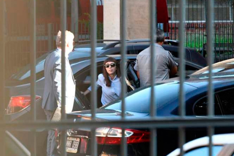 Hijos de Cristina Fernández rinden declaración por corrupción