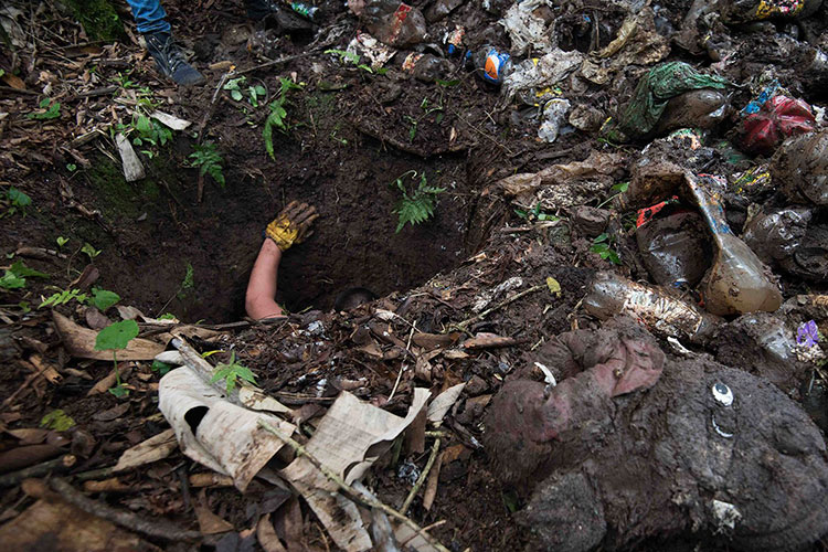 Exhumados en 7 meses, 253 cuerpos de 120 fosas en Veracruz
