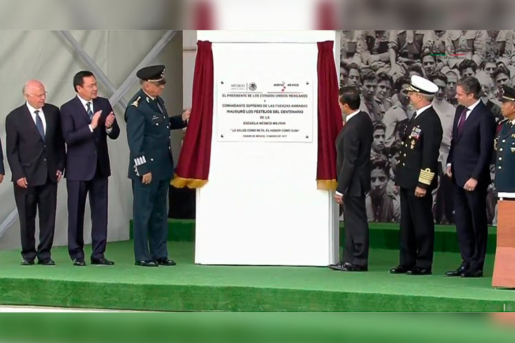 Enrique Peña celebra 100 años de la Escuela Médico Militar