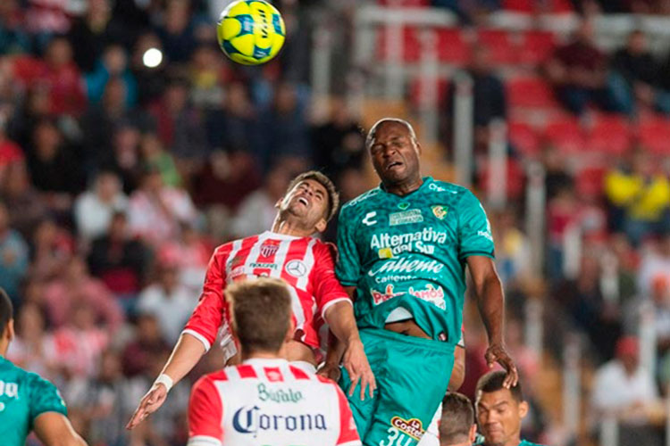 Necaxa y Jaguares reparten pares