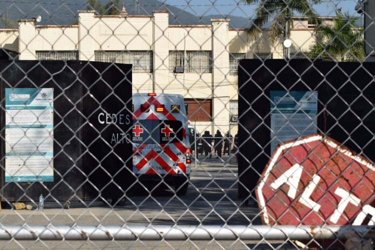 Derriban ‘casitas’ en penal y en operativo encuentran armas