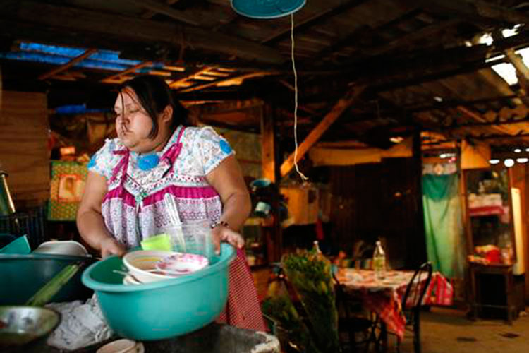 México, tercer país que más paga por transferir apoyos a pobres