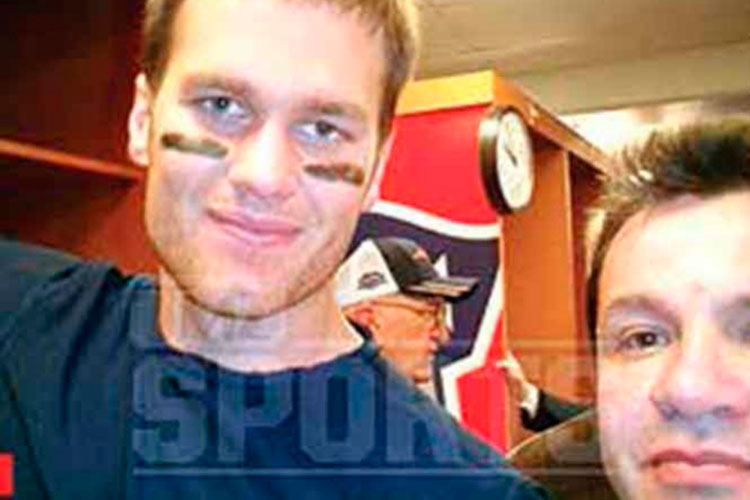Periodista de México robó el jersey de Brady
