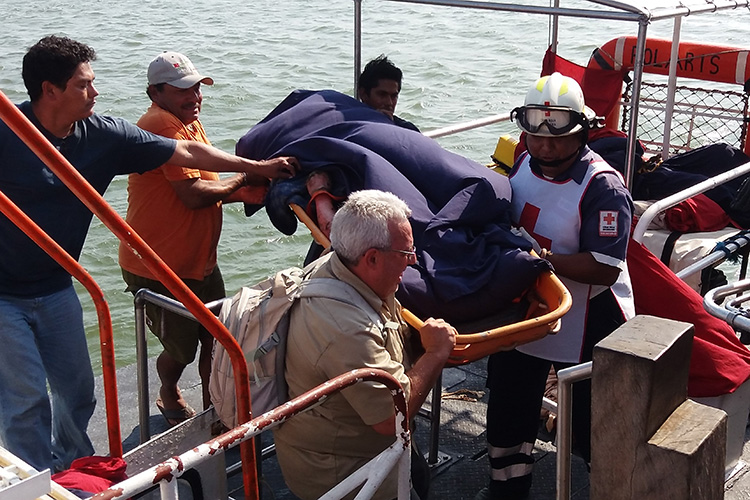 Accidente en barco ecológico; reportan 3 heridos