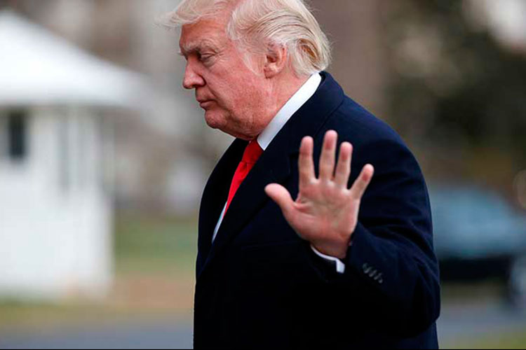Trump insiste en negar complot ruso previo a primera audiencia en el Congreso