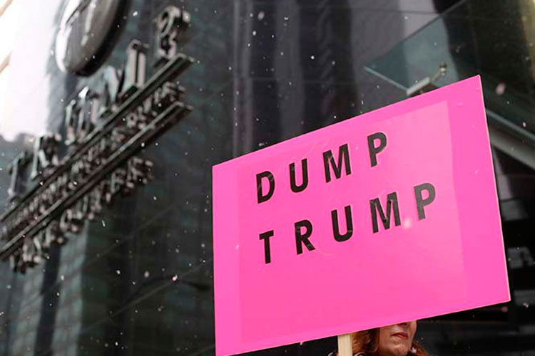 Inauguran la Torre Trump de Vancouver entre protestas