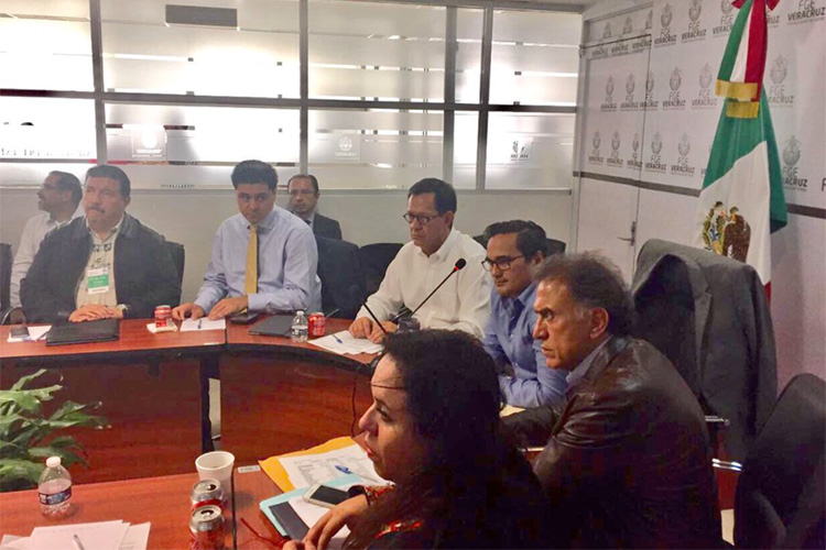 Acuerdan agilizar identificación de cuerpos en Veracruz