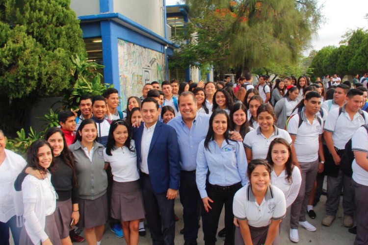 Anuncia Óscar Almaraz obras en la Prepa Federalizada num uno