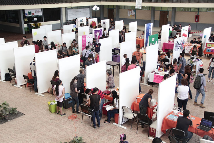 Realiza UAT mercado universitario emprendedor