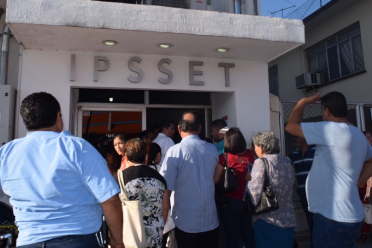 Colapsa IPSSET ante demanda de créditos de burocracia