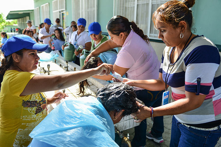 Previene dirección de salud pediculosis en escuelas