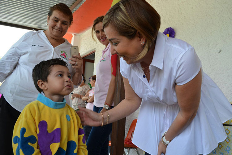 Continúan festejos a los niños de los CAICs