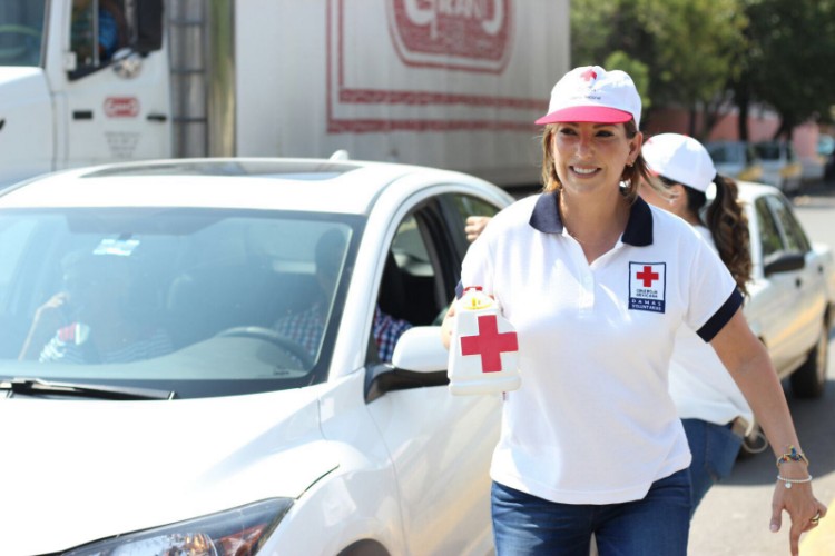 Salen a botear por la Cruz Roja
