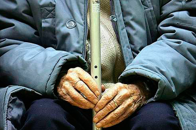 Asesora INAPAM a abuelitos contra abusos de hijos y familiares