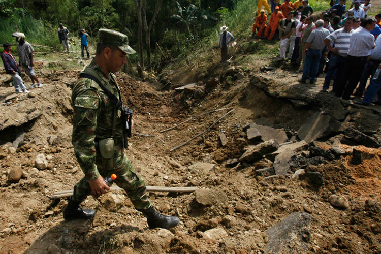 Más de 30 heridos por ataque explosivo en Colombia