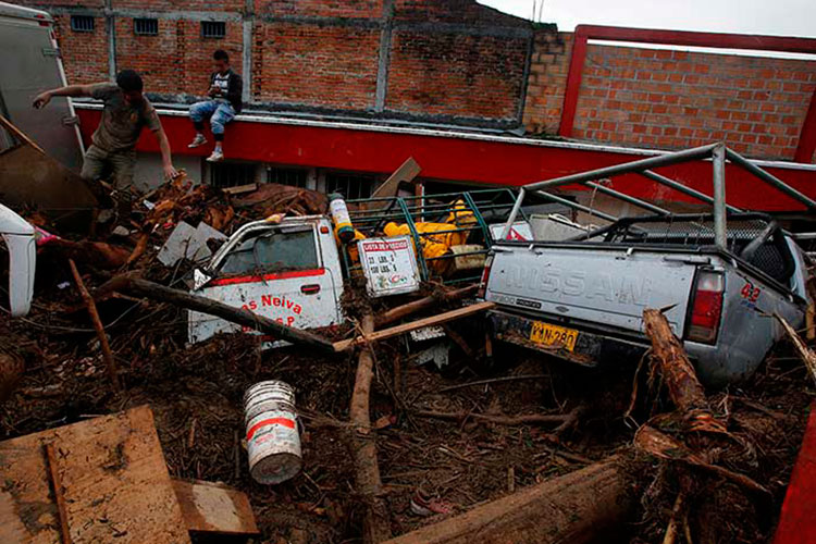 Aumentan a 254 los muertos por avalancha en Colombia